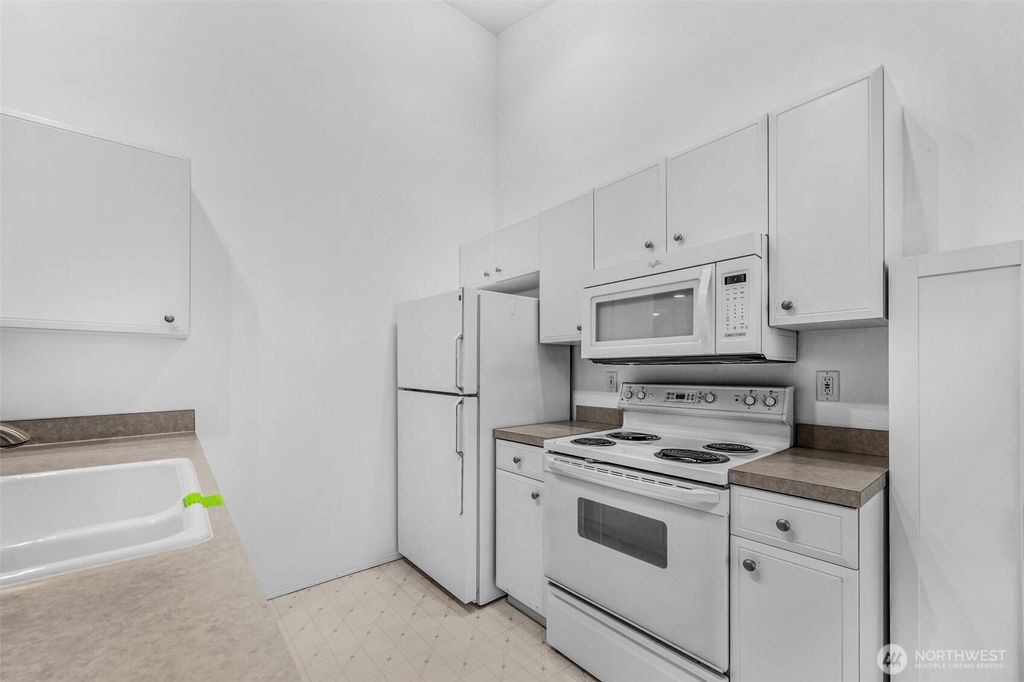 Photo of 6527 200th Street SW #304, Lynnwood, WA 98036 (MLS # 2499489)