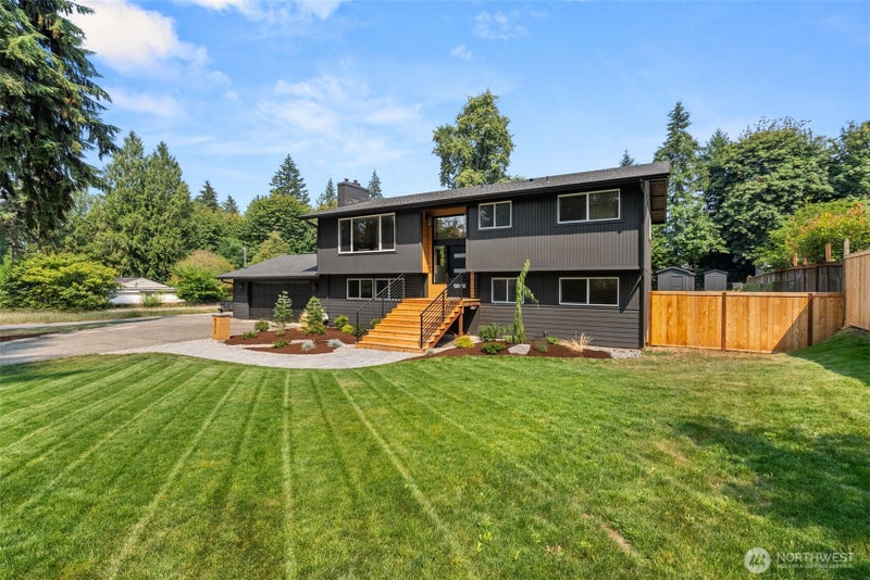 6312 Glenwood Drive SW