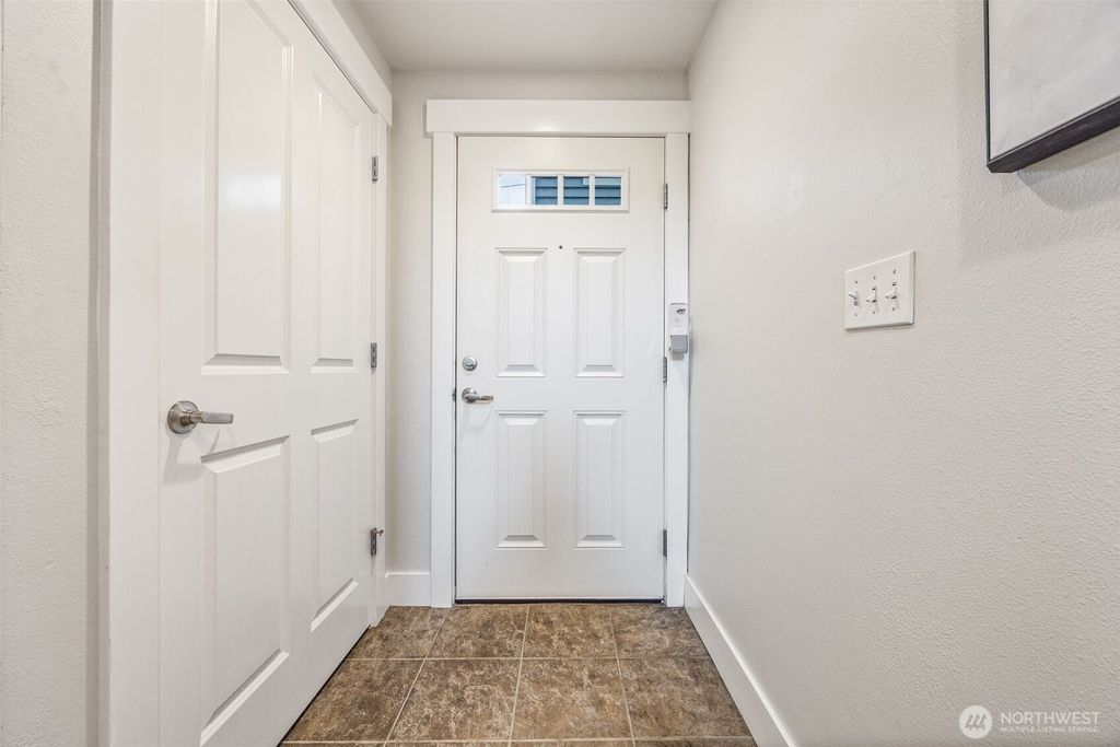 Photo of 910 NW 85th st St #B, Seattle, WA 98117 (MLS # 2445233)