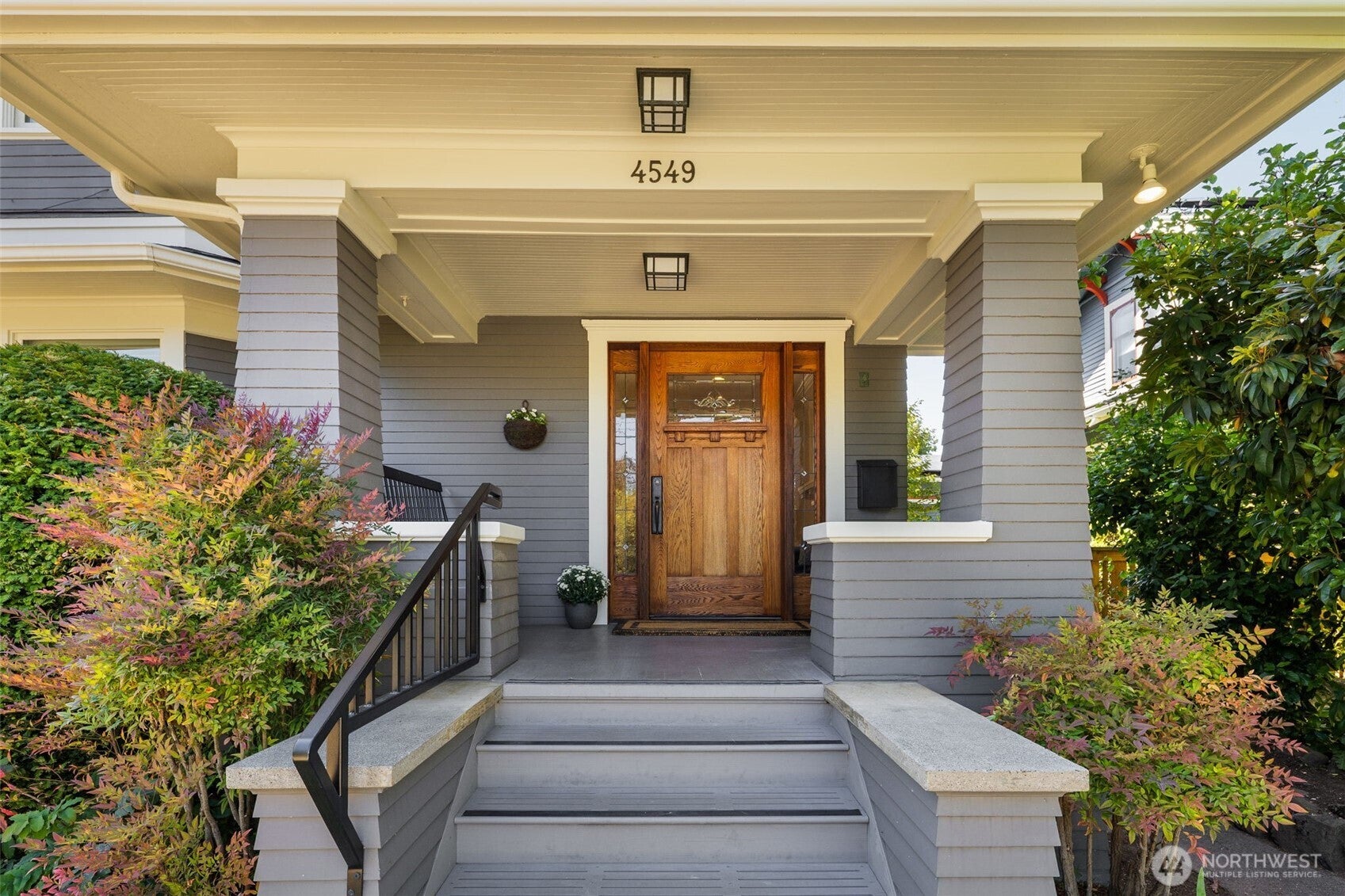 4549 Thackeray Place NE
