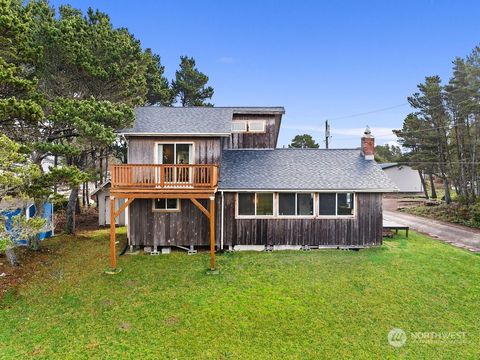 Photo of 1303 198th Street, Long Beach, WA 98631 (MLS # 2206020)