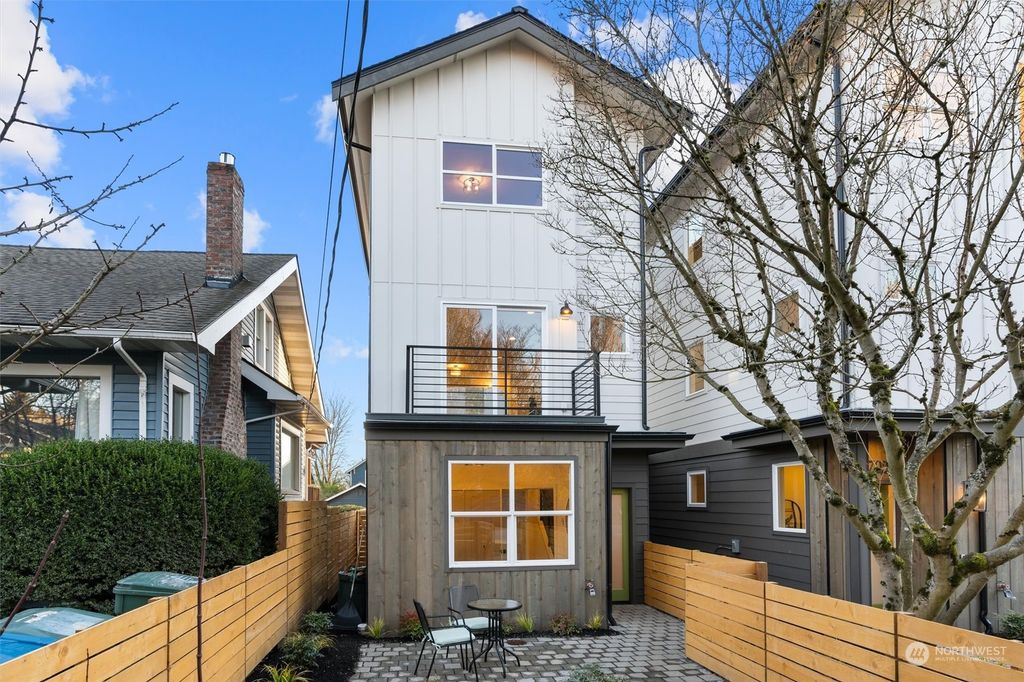 Photo of 2705 B NE 54th Avenue, Seattle, WA 98105 (MLS # 2201234)