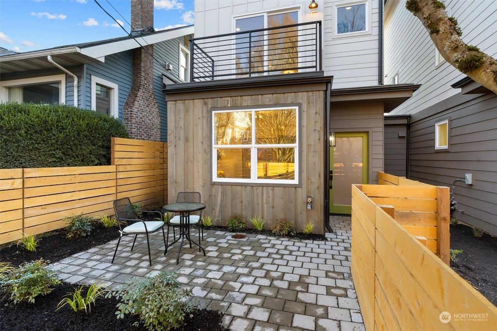 Photo of 2705 B NE 54th Avenue, Seattle, WA 98105 (MLS # 2201234)