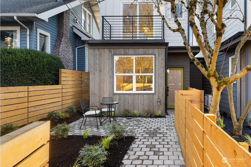 Photo of 2705 B NE 54th Avenue, Seattle, WA 98105 (MLS # 2201234)