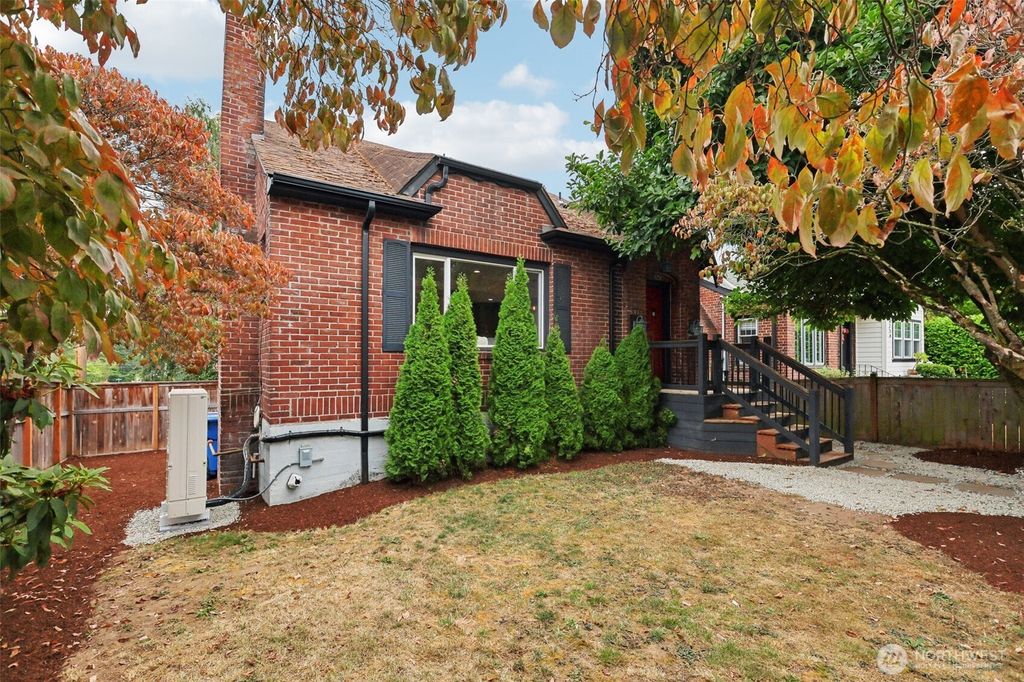 Photo of 8258 Interlake Avenue N, Seattle, WA 98103 (MLS # 2426892)