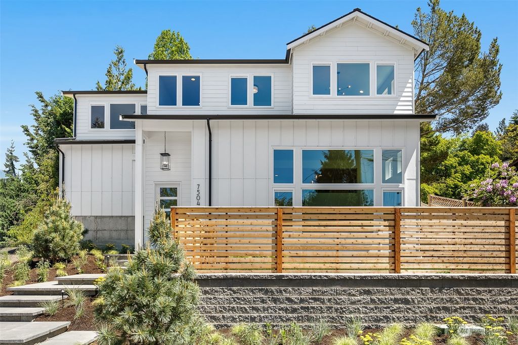 Photo of 7504 118th Avenue NE, Kirkland, WA 98033 (MLS # 2127940)