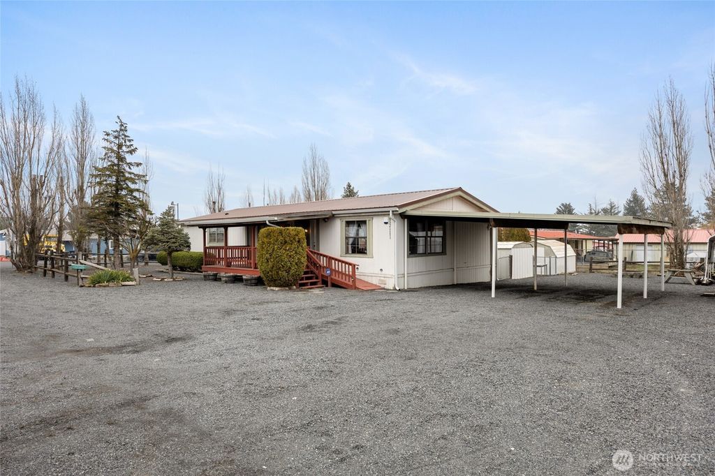 Photo of 8521 Jean Road NE, Moses Lake, WA 98837 (MLS # 2480461)