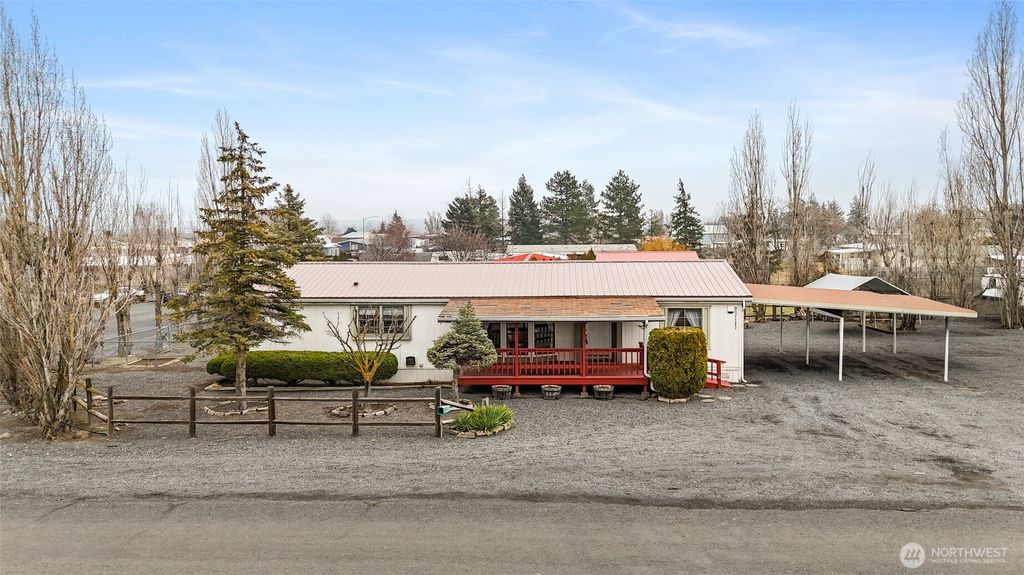 Photo of 8521 Jean Road NE, Moses Lake, WA 98837 (MLS # 2480461)