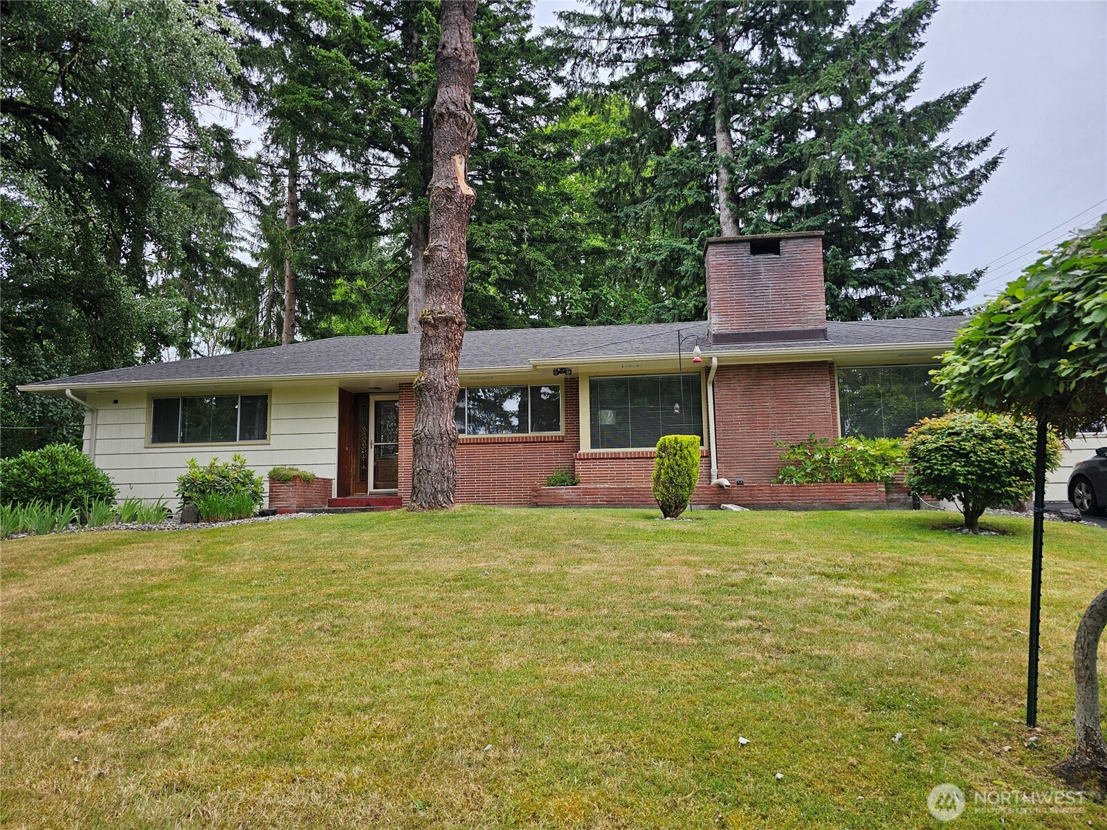 902 Duffy Street
