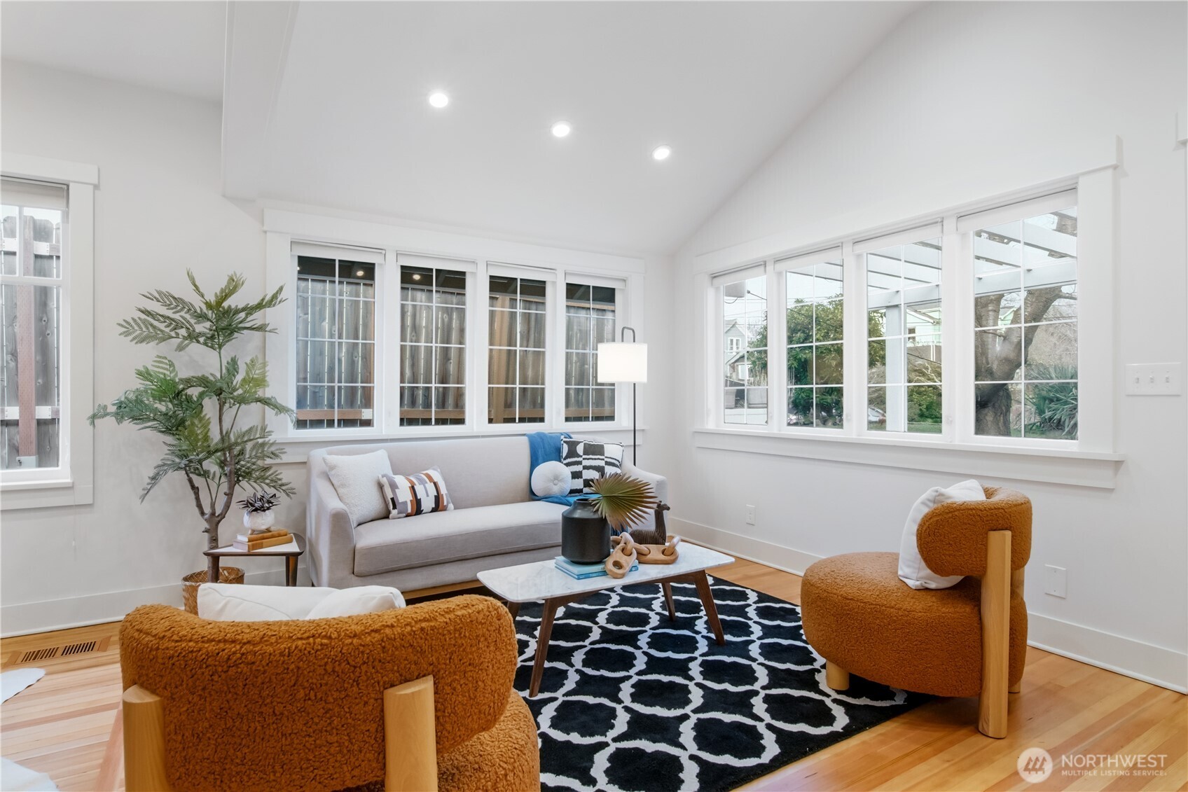 3815 Sunnyside Avenue N