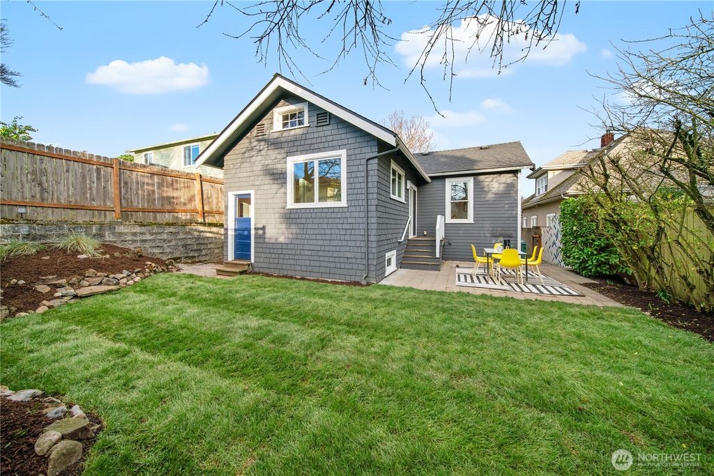 Photo of 3815 Sunnyside Avenue N, Seattle, WA 98103 (MLS # 2477991)