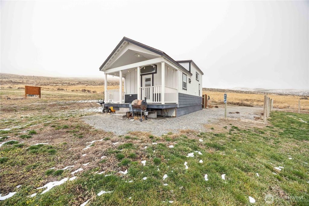 Photo of 577 Bill Shaw Road, Pateros, WA 98846 (MLS # 2458994)