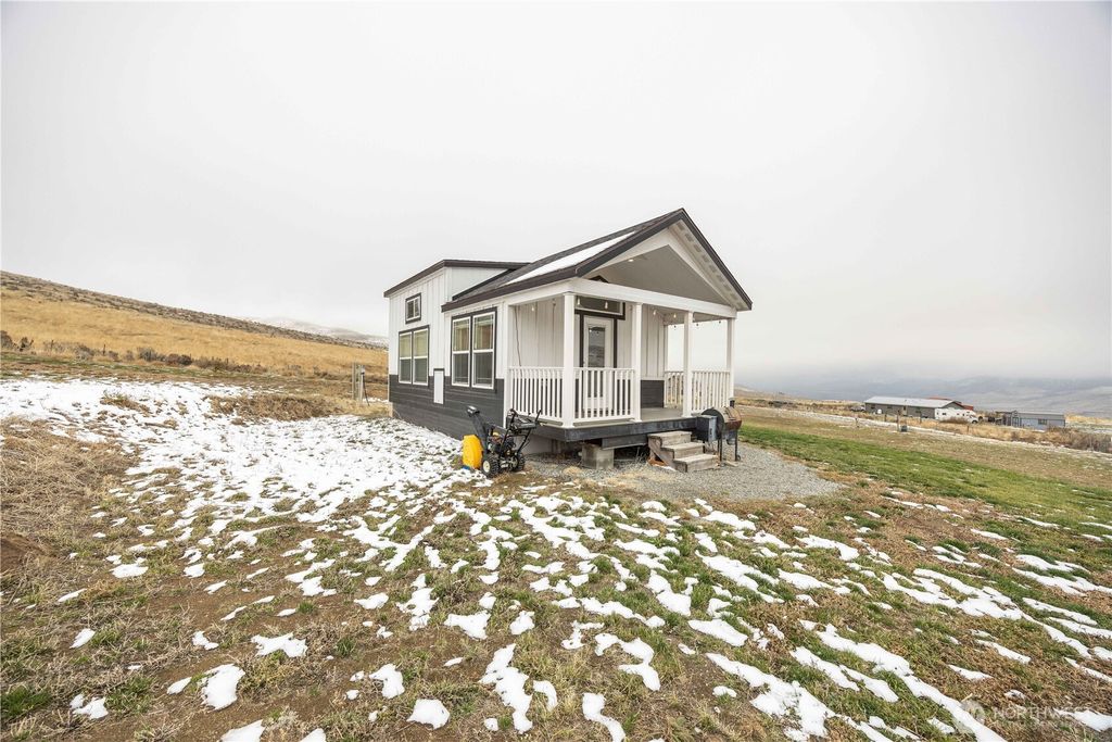 Photo of 577 Bill Shaw Road, Pateros, WA 98846 (MLS # 2458994)
