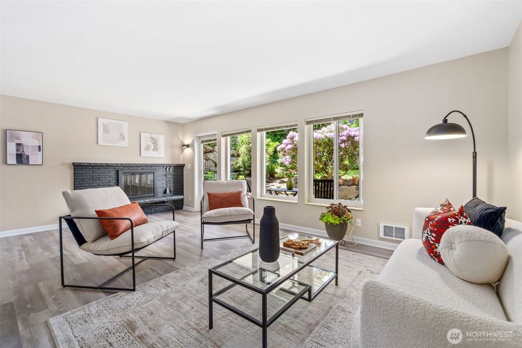 Photo of 75 E Lynn Street #B, Seattle, WA 98102 (MLS # 2526106)