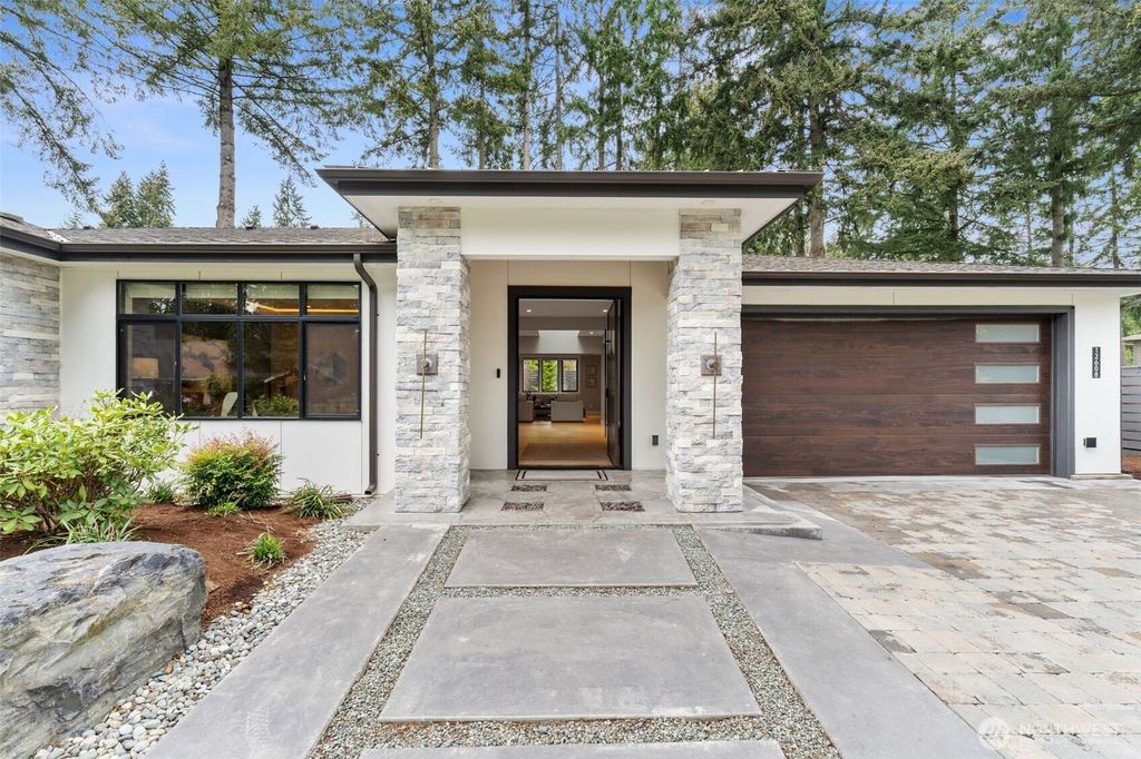 Photo of 12608 NE 30th Street, Bellevue, WA 98005 (MLS # 2511024)