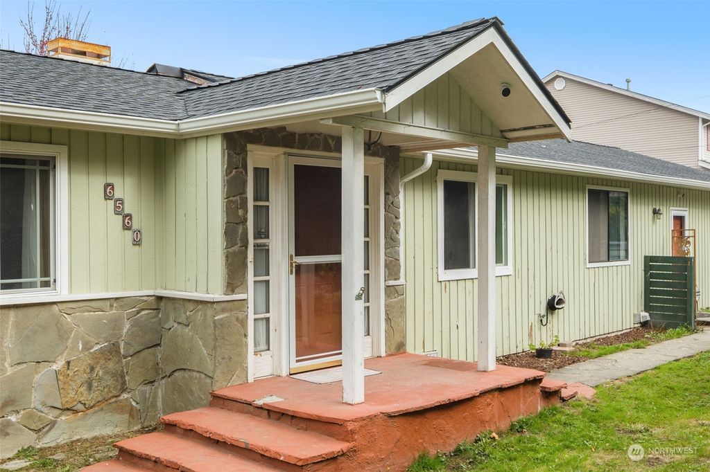Photo of 6560 18th Avenue SW, Seattle, WA 98106 (MLS # 2168732)