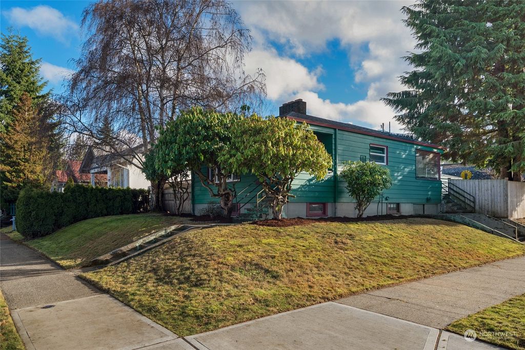 Photo of 2502 19th Street, Everett, WA 98201 (MLS # 2189176)