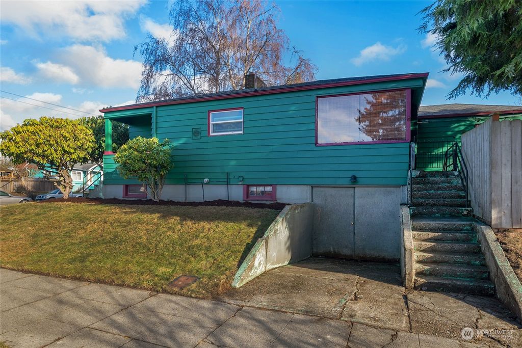 Photo of 2502 19th Street, Everett, WA 98201 (MLS # 2189176)