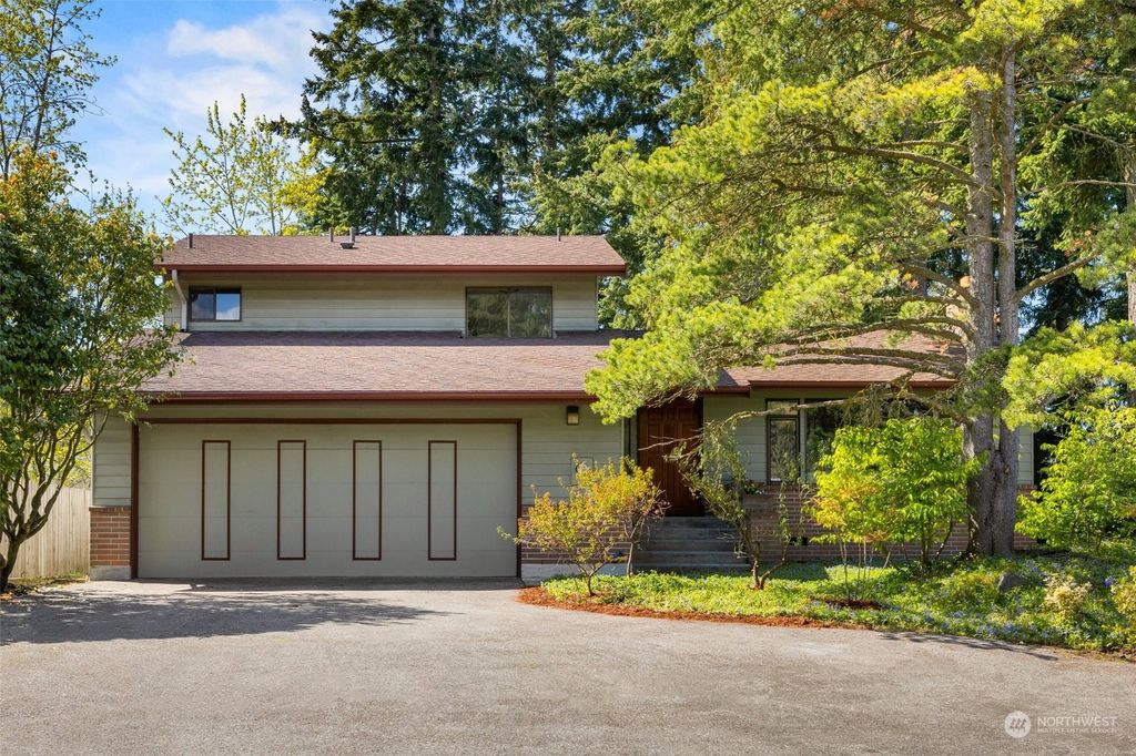 Photo of 12745 Roosevelt Way NE, Seattle, WA 98125 (MLS # 2048018)