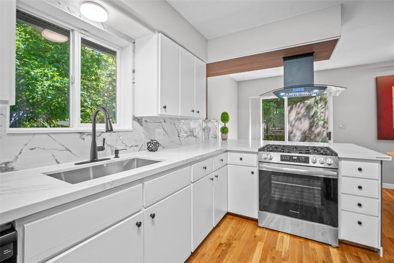 1216 E Clearbrook Drive