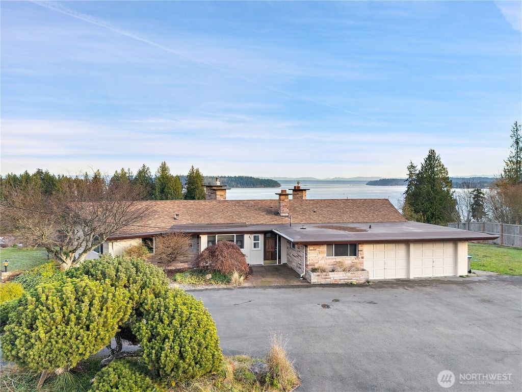 Photo of 8154 E Seaview Drive, Port Orchard, WA 98366 (MLS # 2461300)