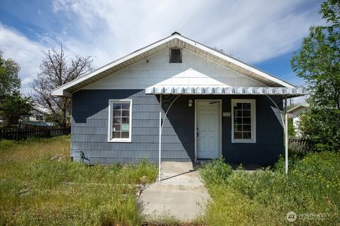 Photo of 722 Jackson Street, Omak, WA 98841 (MLS # 2520254)