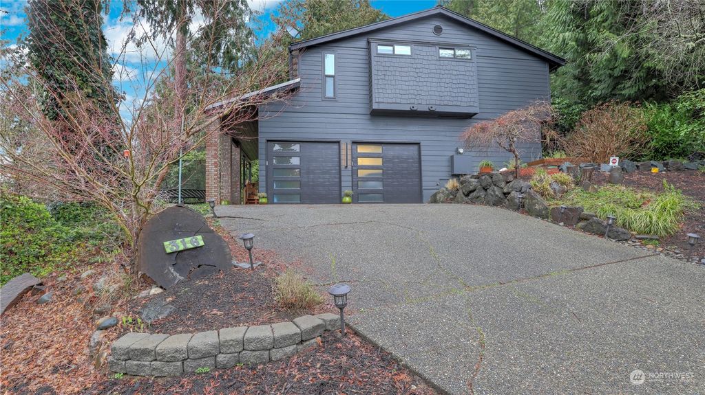 Photo of 316 207th Avenue NE, Sammamish, WA 98074 (MLS # 2038316)