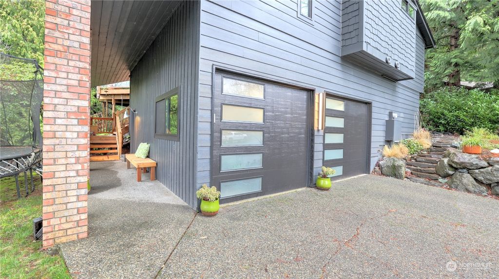 Photo of 316 207th Avenue NE, Sammamish, WA 98074 (MLS # 2038316)