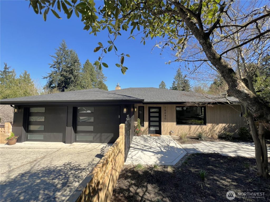 Photo of 16040 36th Avenue NE, Lake Forest Park, WA 98155 (MLS # 2475527)