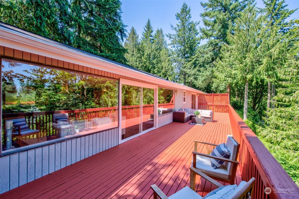 Photo of 621 SW Fernwood Street, Issaquah, WA 98027 (MLS # 2141333)