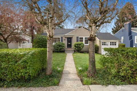 Photo of 6251 Vassar Avenue NE, Seattle, WA 98115 (MLS # 2469352)