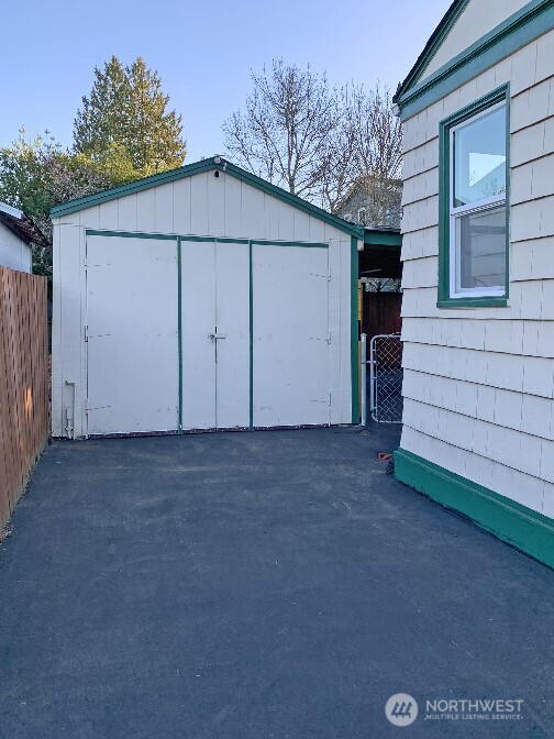 Seattle, Washington 98126, United States, 3 Bedrooms Bedrooms, ,1 BathroomBathrooms,Residential,Pending,84383