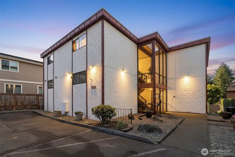 221 SW 154th Street 8 Burien WA 98166