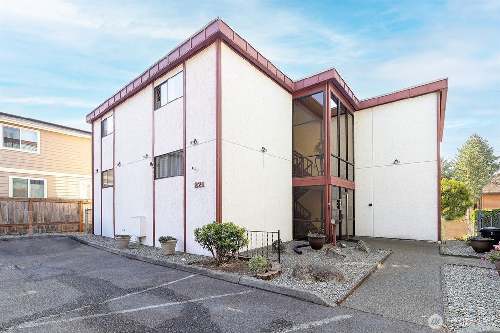 Photo of 221 SW 154th Street #8, Burien, WA 98166 (MLS # 2437024)