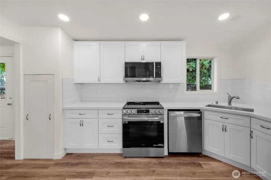 Photo of 7301 NE 175th St Street #335, Kenmore, WA 98028 (MLS # 2432983)