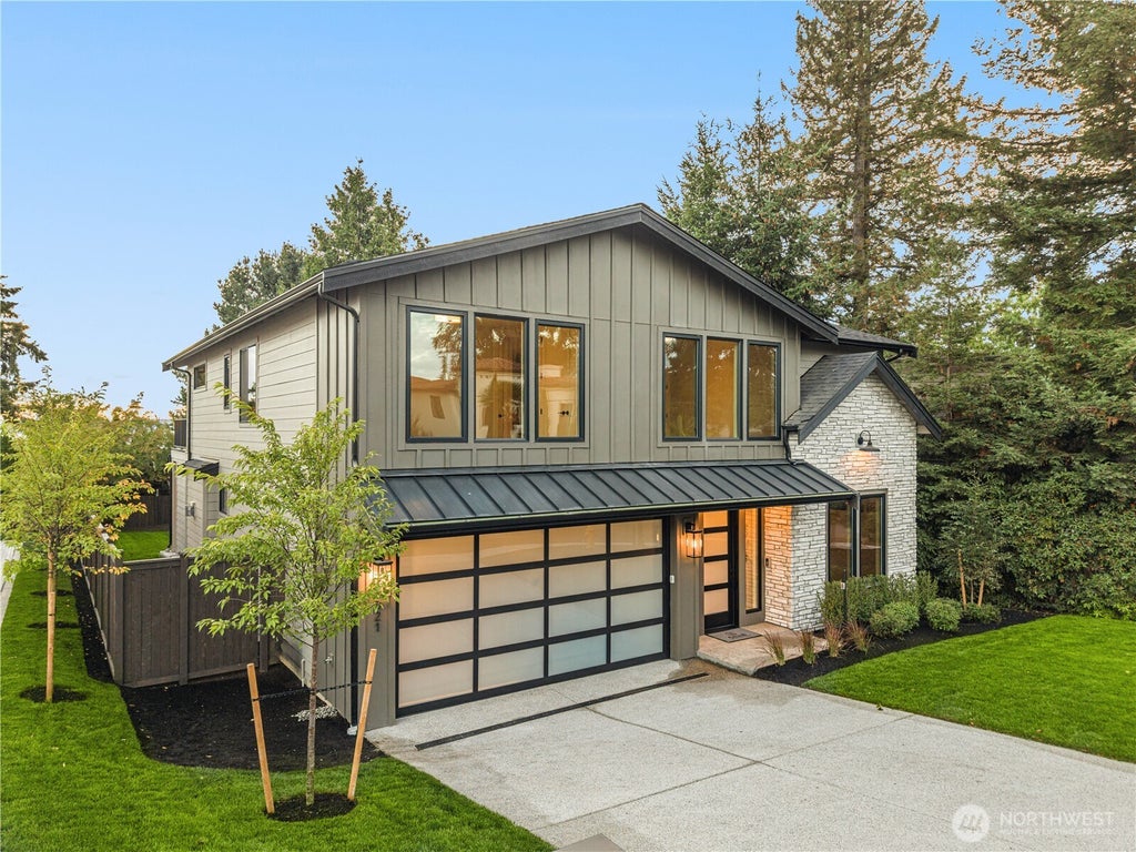 Photo of 621 13th Avenue W, Kirkland, WA 98033 (MLS # 2526561)