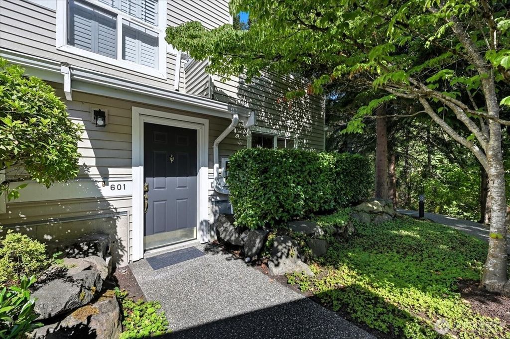 Photo of 2060 132nd Avenue SE #G601, Bellevue, WA 98005 (MLS # 2435999)