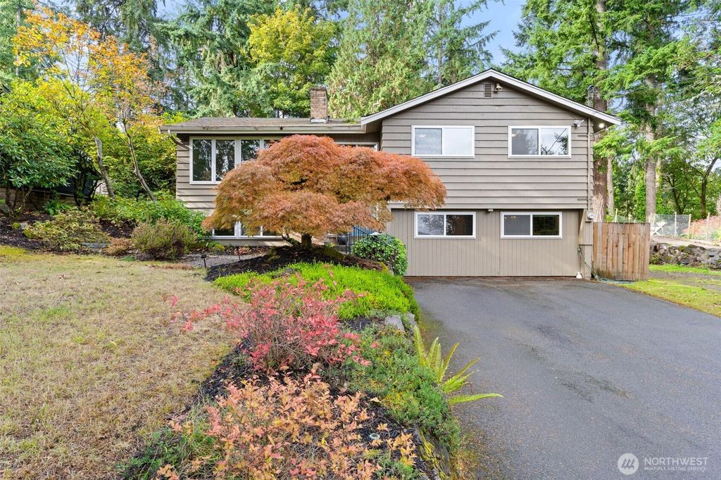 Photo of 17015 32nd Avenue NE, Lake Forest Park, WA 98155 (MLS # 2447758)
