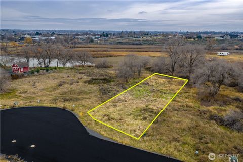 Photo of 19 Valley Road NE #19, Moses Lake, WA 98837 (MLS # 2501821)