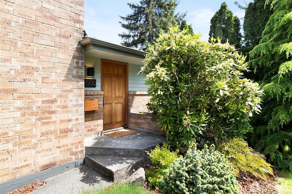 Photo of 4500 S Alaska Street, Seattle, WA 98118 (MLS # 2518014)
