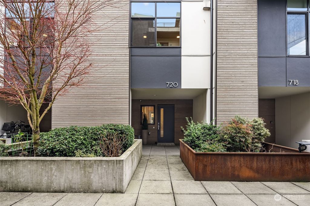 Photo of 720 3rd Ave Ave N, Seattle, WA 98109 (MLS # 2284548)