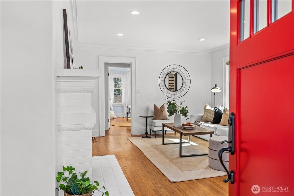 Photo of 810 NE Ravenna Boulevard, Seattle, WA 98115 (MLS # 2490345)