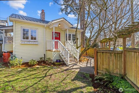 Photo of 810 NE Ravenna Boulevard, Seattle, WA 98115 (MLS # 2490345)