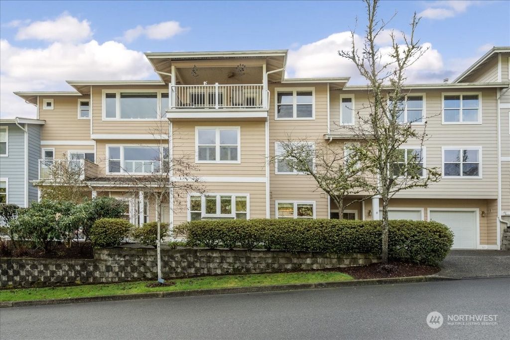 Photo of 22629 SE 44th Place, Issaquah, WA 98029 (MLS # 2189861)