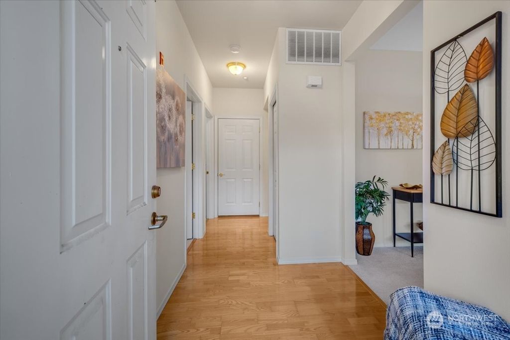 Photo of 22629 SE 44th Place, Issaquah, WA 98029 (MLS # 2189861)