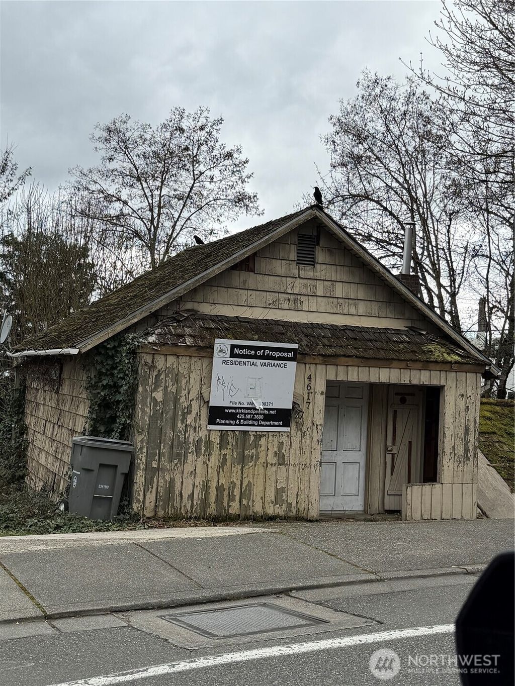 Photo of 4617 Lake Washington Boulevard NE, Kirkland, WA 98033 (MLS # 2498083)