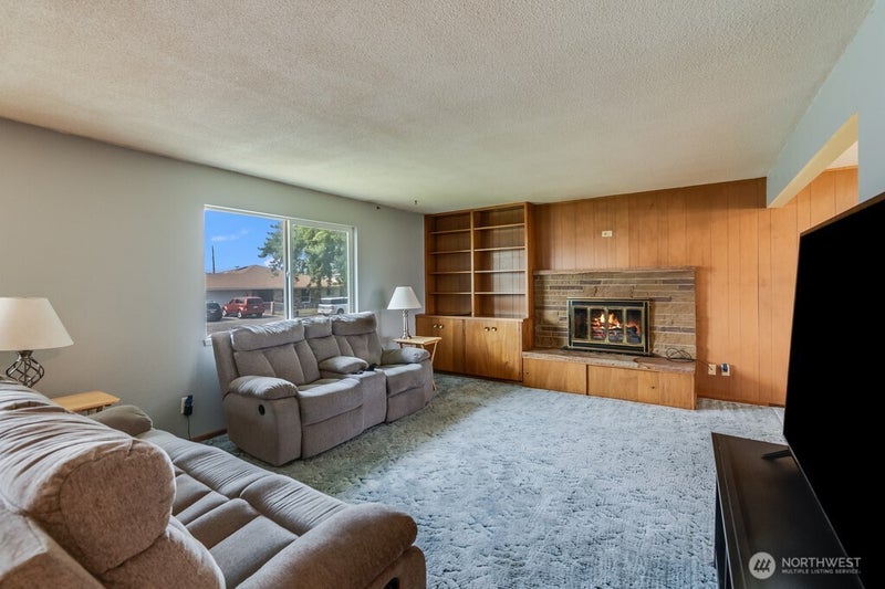 4012 W Deschutes Avenue
