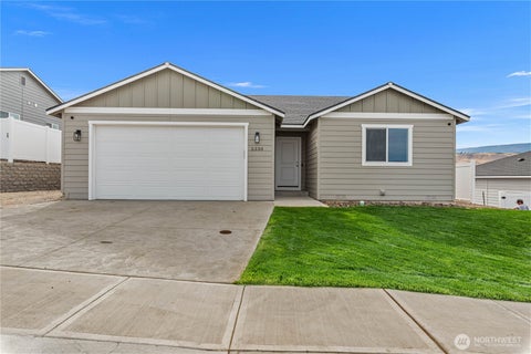 Photo of 2330 Noah Street SE, East Wenatchee, WA 98802 (MLS # 2591237)