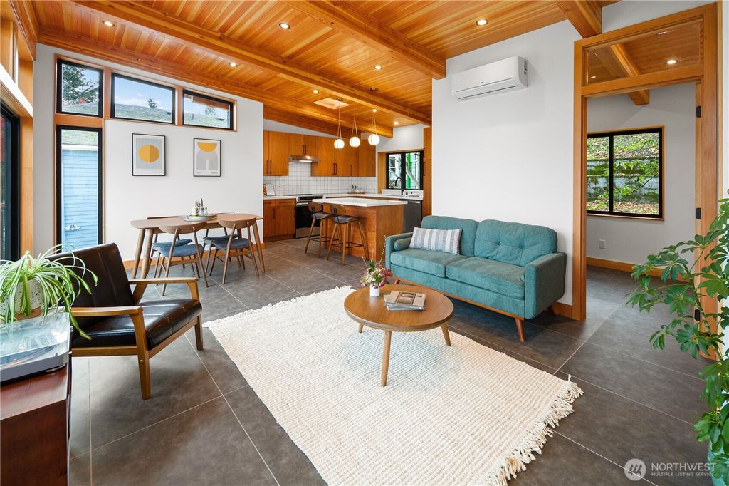 Photo of 328 NE 55th Street, Seattle, WA 98105 (MLS # 2452791)