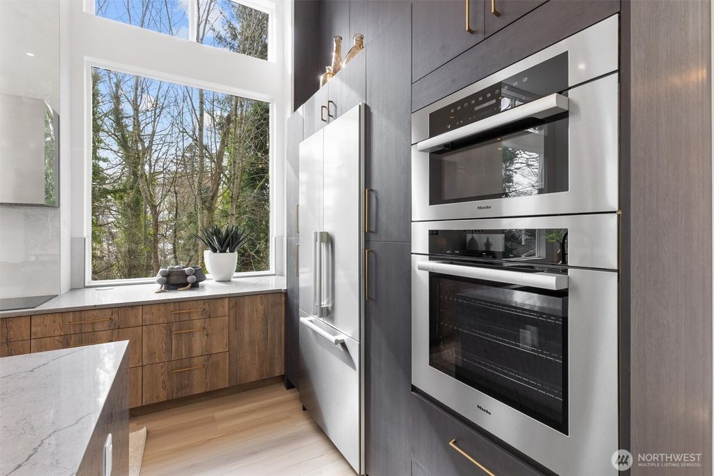 Photo of 11905 89th Avenue NE, Kirkland, WA 98034 (MLS # 2490629)